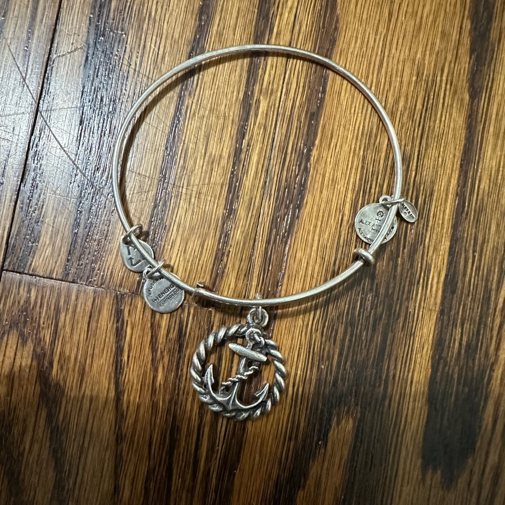 Bangle bracelet